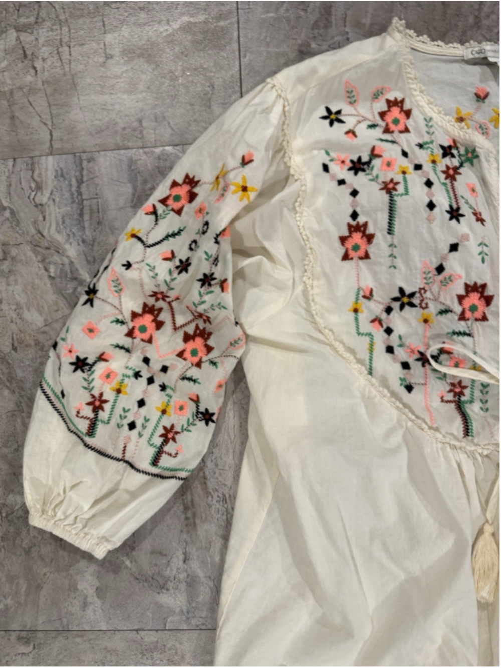 Cato Women’s Floral Embroidered Open Peasant Blouse Prairie With Tie Sz 18/20 - Picture 3 of 7